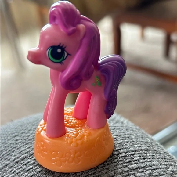 My Little Pony VTG Sky Wishes 2007
McDonald’s toy pink orange collectible - Picture 1 of 3